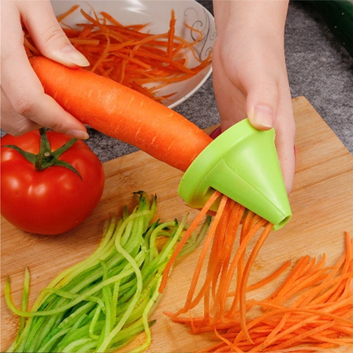 Manual rotating grater in rose red