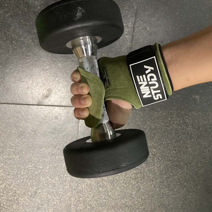 Cowhide gym gloves with adjustable wrist straps