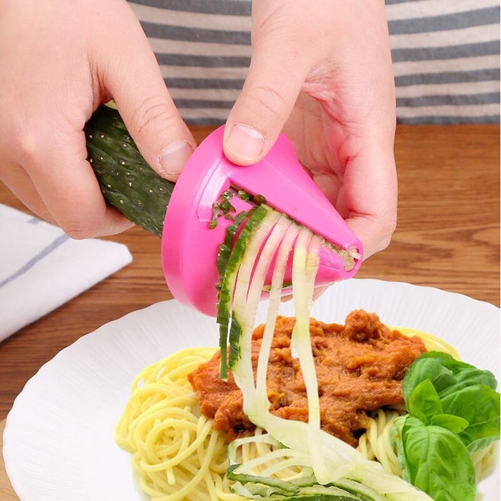 Manual rotating grater in rose red